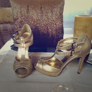 Anne Michelle gold sandal heels